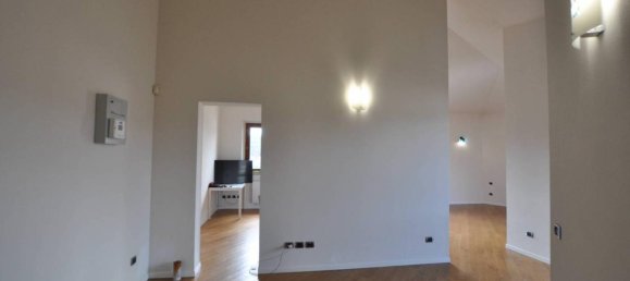 4 rooms Apartment in Florence, Italy No. 40338 2