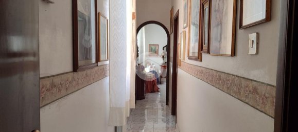 3 bedrooms Apartment in Palermo, Italy No. 51396 2