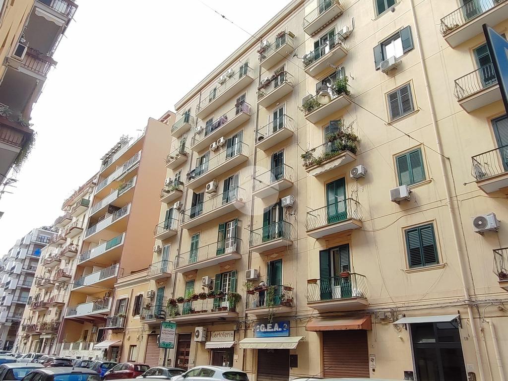 3 bedrooms Apartment in Palermo, Italy No. 51396