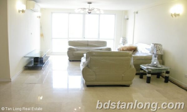 Apartamento de 4 dormitorios en Tay Ho, Vietnam No. 5995