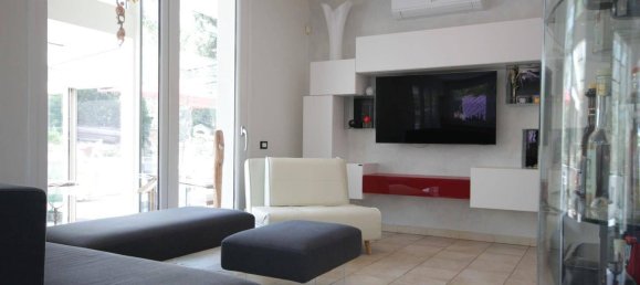 3 bedrooms Villa in Empoli, Italy No. 324418 9