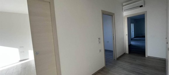 6 rooms Apartment in Chioggia, Italy No. 28851 4