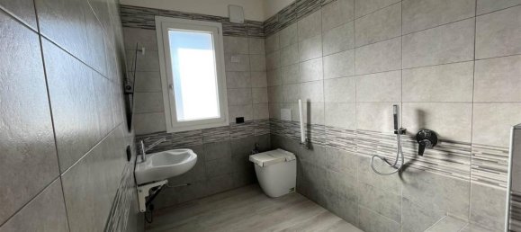 6 rooms Apartment in Chioggia, Italy No. 28851 9
