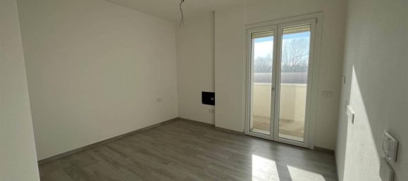 6 rooms Apartment in Chioggia, Italy No. 28851 5