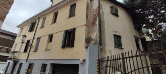 3 rooms Apartment in Padua, Italy No. 16101 2