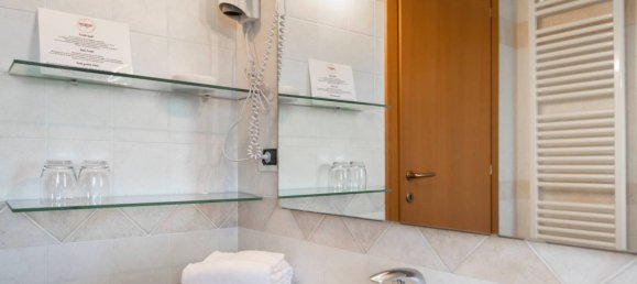 5غرفة عقار تجاري في Udine, Italy رقم 80628 12