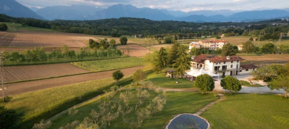 5غرفة عقار تجاري في Udine, Italy رقم 80628 23