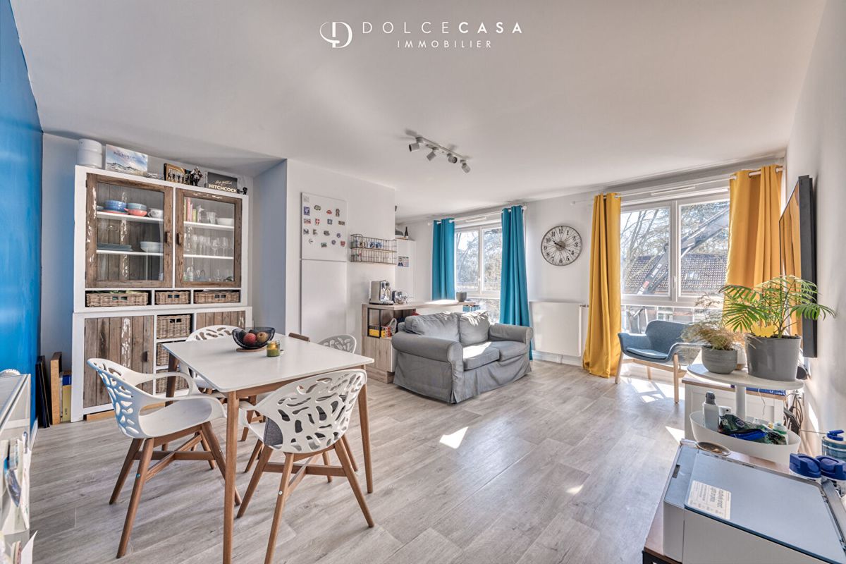 3 bedrooms Apartment in Neuilly-sur-Marne, France No. 110364