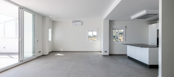 3 bedrooms Penthouse in Estepona, Spain No. 628 18