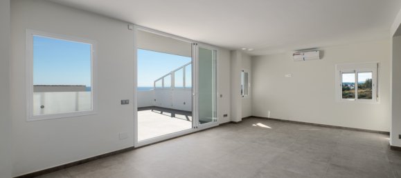 3 bedrooms Penthouse in Estepona, Spain No. 628 23