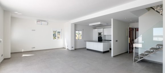 3 bedrooms Penthouse in Estepona, Spain No. 628 13