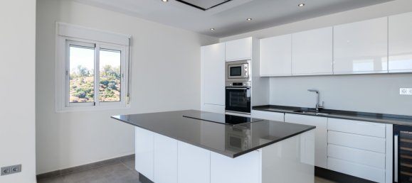 3 bedrooms Penthouse in Estepona, Spain No. 628 16