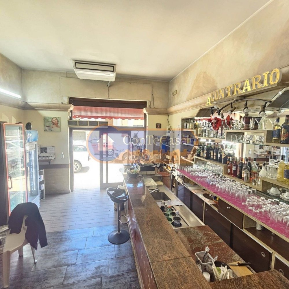 Propriété commerciale à Porto Torres, Italy 65m² No. 325759