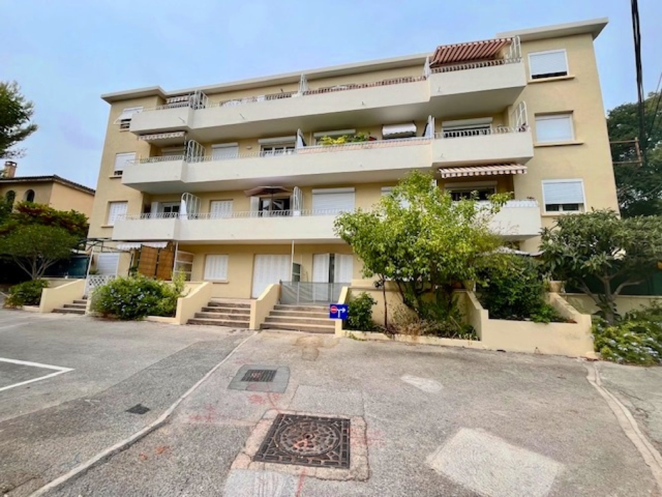 2 bedrooms Apartment in Toulon, France No. 335752