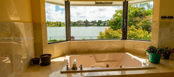 5 dormitorios villa en venta en Miami, Miami-Dade, Florida, USA № 615766 20