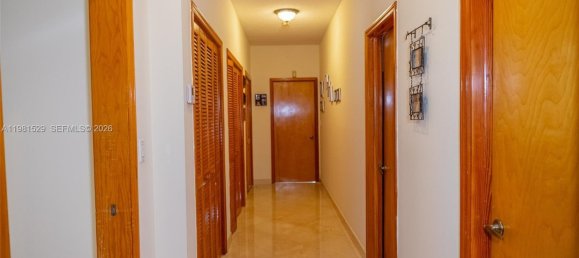 5 dormitorios villa en venta en Miami, Miami-Dade, Florida, USA № 615766 22