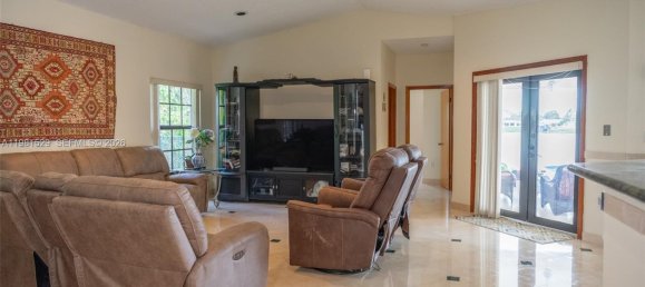 5 dormitorios villa en venta en Miami, Miami-Dade, Florida, USA № 615766 24