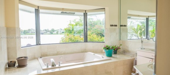 5 dormitorios villa en venta en Miami, Miami-Dade, Florida, USA № 615766 21