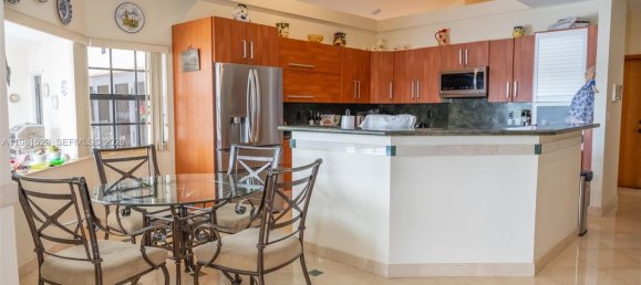 5 dormitorios villa en venta en Miami, Miami-Dade, Florida, USA № 615766 23