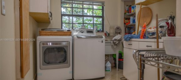 5 dormitorios villa en venta en Miami, Miami-Dade, Florida, USA № 615766 9
