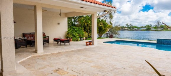 5 dormitorios villa en venta en Miami, Miami-Dade, Florida, USA № 615766 3