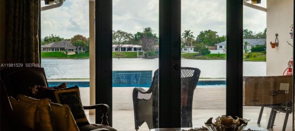 5 dormitorios villa en venta en Miami, Miami-Dade, Florida, USA № 615766 28