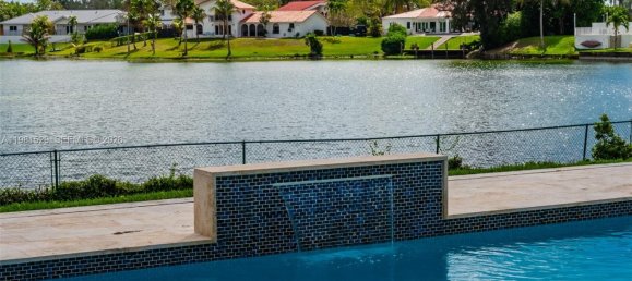 5 dormitorios villa en venta en Miami, Miami-Dade, Florida, USA № 615766 6