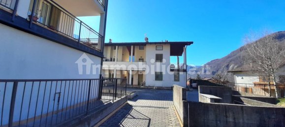 3 bedrooms Apartment in Introbio, Italy No. 297233 4