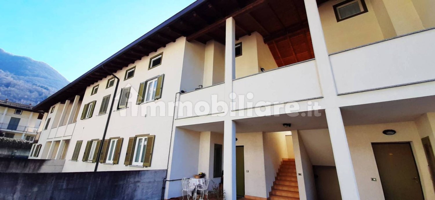 3 bedrooms Apartment in Introbio, Italy No. 297233