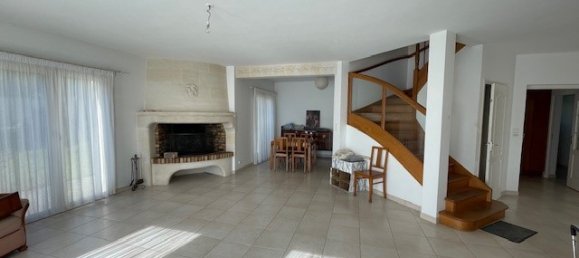 5 bedrooms Villa in Saint-Arnoult-en-Yvelines, France No. 178530 4