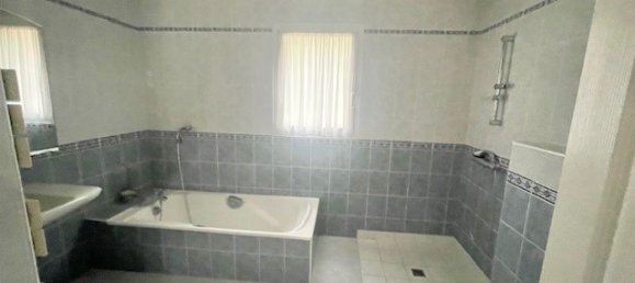 5 bedrooms Villa in Saint-Arnoult-en-Yvelines, France No. 178530 13