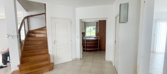 5 bedrooms Villa in Saint-Arnoult-en-Yvelines, France No. 178530 3