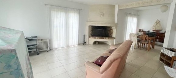 5 bedrooms Villa in Saint-Arnoult-en-Yvelines, France No. 178530 7
