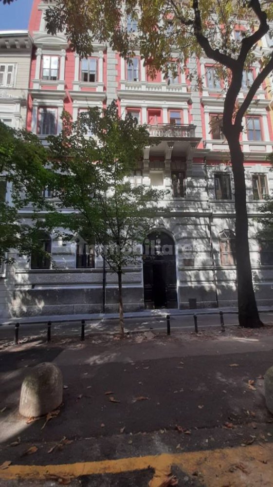 Apartamento de 3 dormitorios en Trieste, Italy No. 38474