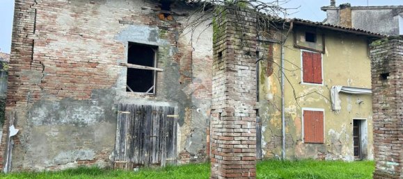 3 bedrooms House in Fontevivo, Italy No. 21057 6