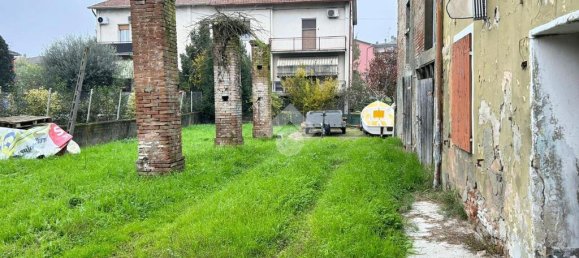 3 bedrooms House in Fontevivo, Italy No. 21057 5