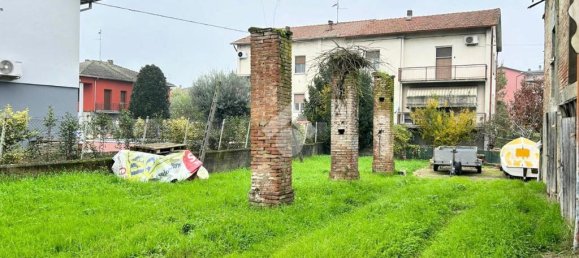 3 bedrooms House in Fontevivo, Italy No. 21057 4