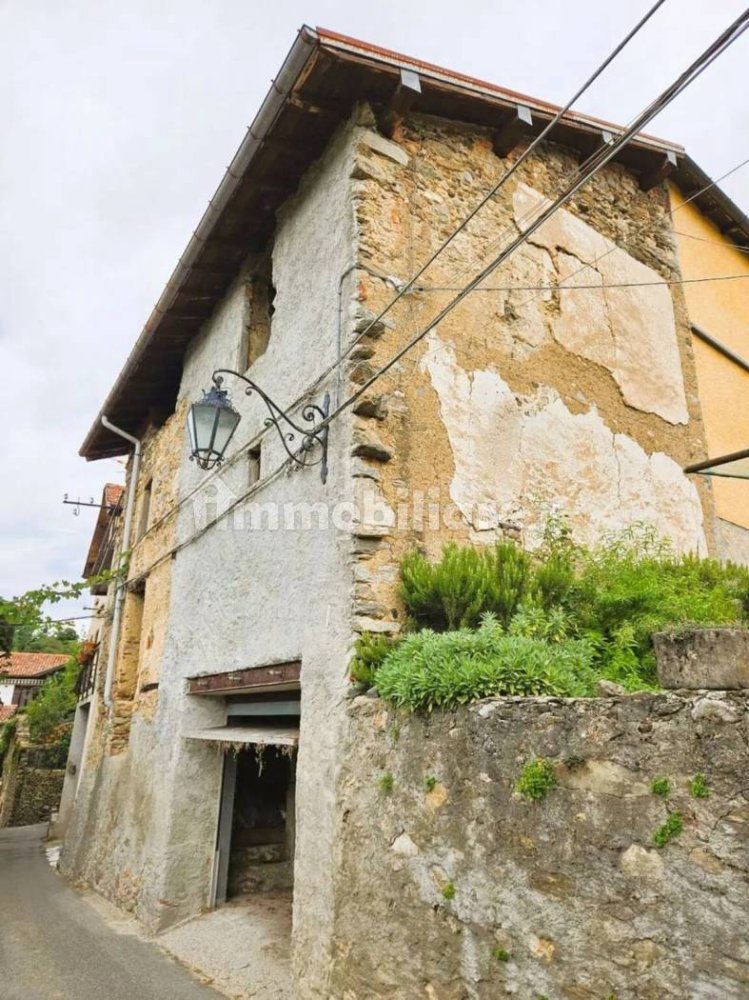 4 Schlafzimmer Haus in Montegrino Valtravaglia, Italy, Nr. 347558