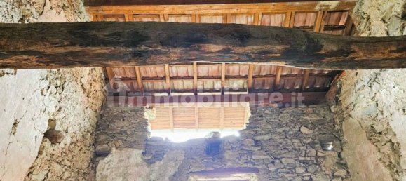 4 Schlafzimmer Haus in Montegrino Valtravaglia, Italy, Nr. 347558 2