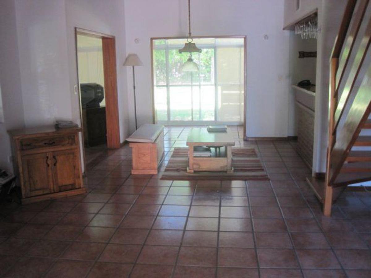 5 bedrooms House in Esteban Echeverria, Argentina No. 7966