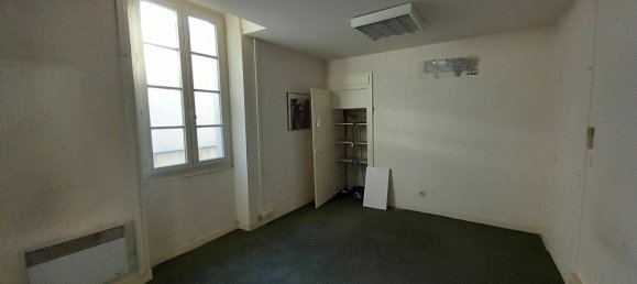 Edificio de 1 dormitorio en Lesparre-Medoc, France No. 107177 5