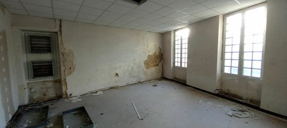 Edificio de 1 dormitorio en Lesparre-Medoc, France No. 107177 4