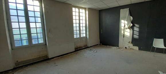 Edificio de 1 dormitorio en Lesparre-Medoc, France No. 107177 3