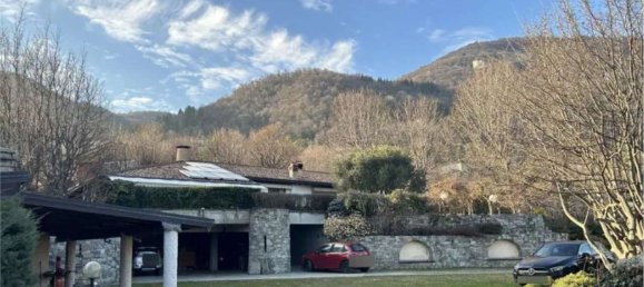 23 rooms Villa in Erba, Italy No. 2839 6