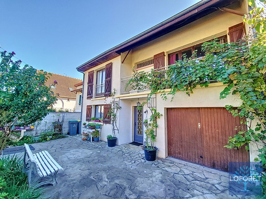 Дом с 5 спальнями в Комб-ла-Виль, Франция № 175699