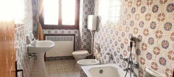 5 bedrooms Apartment in Modena, Italy No. 327807 25