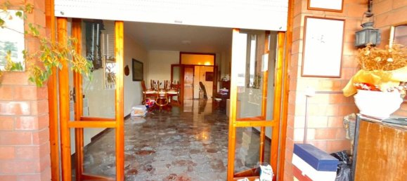 5 bedrooms Apartment in Modena, Italy No. 327807 6