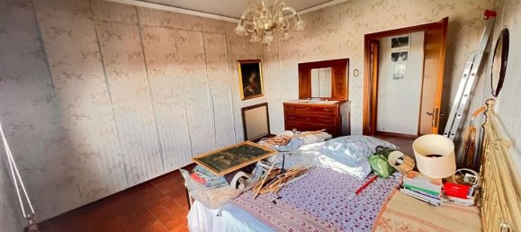 5 bedrooms Apartment in Modena, Italy No. 327807 18