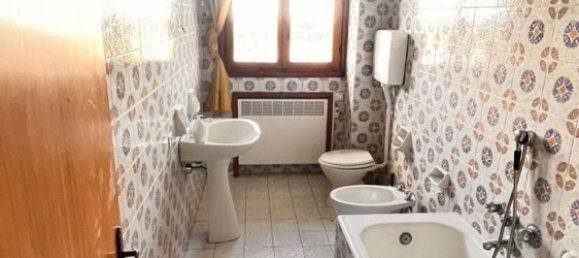 5 bedrooms Apartment in Modena, Italy No. 327807 24