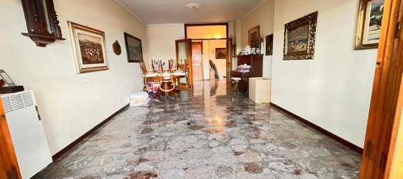 5 bedrooms Apartment in Modena, Italy No. 327807 8